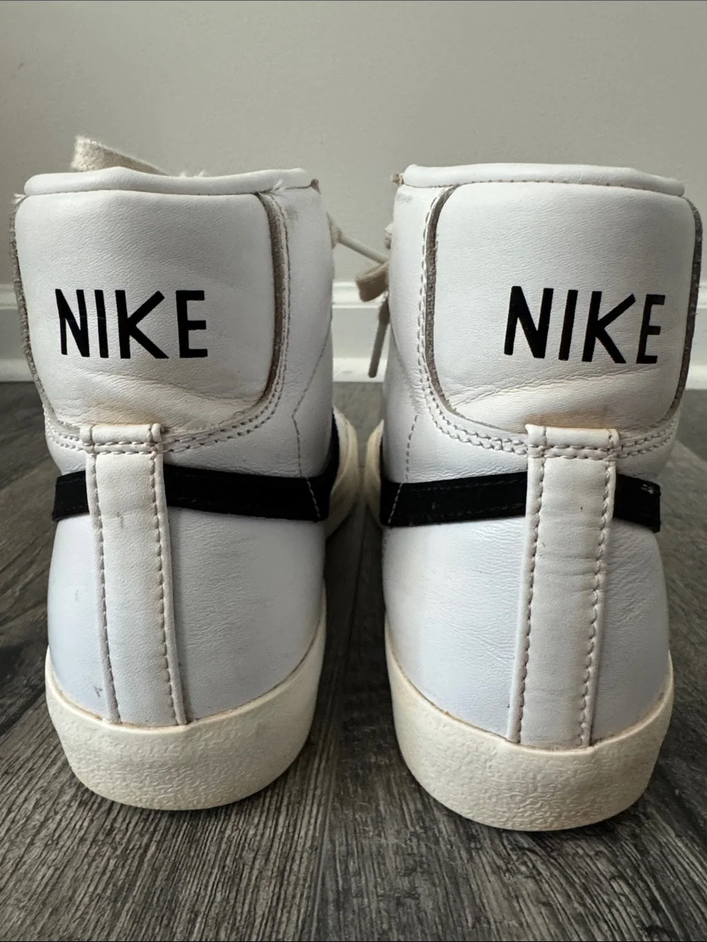 Nike Blazer Mid 77 Women’s Size 7.5